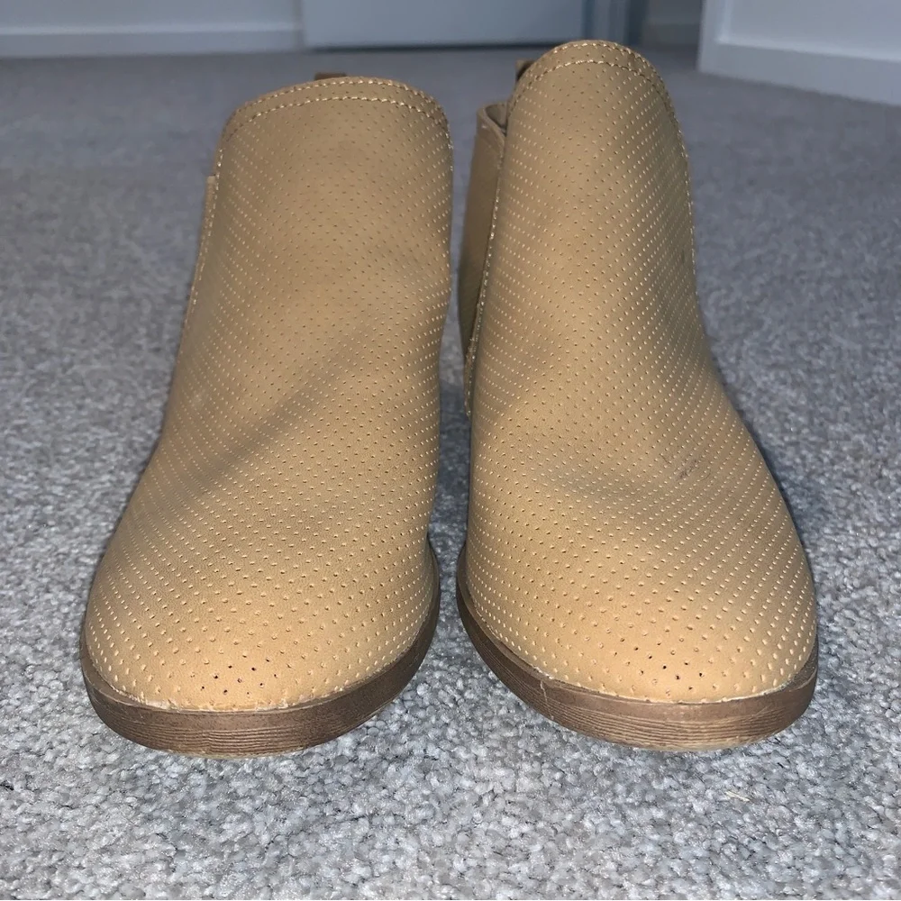 Rampage  Women’s  9.5  Tan  Textured  Ankle   Booties  Neutral  Suede  Casual